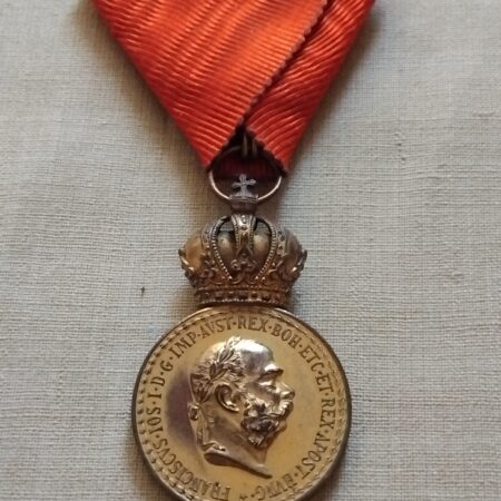 Vyznamenani Signum Laudis FJI.