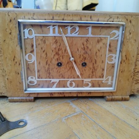 Krbové, římsové hodiny Top stav, bicí, půlové bití, značka Junghans